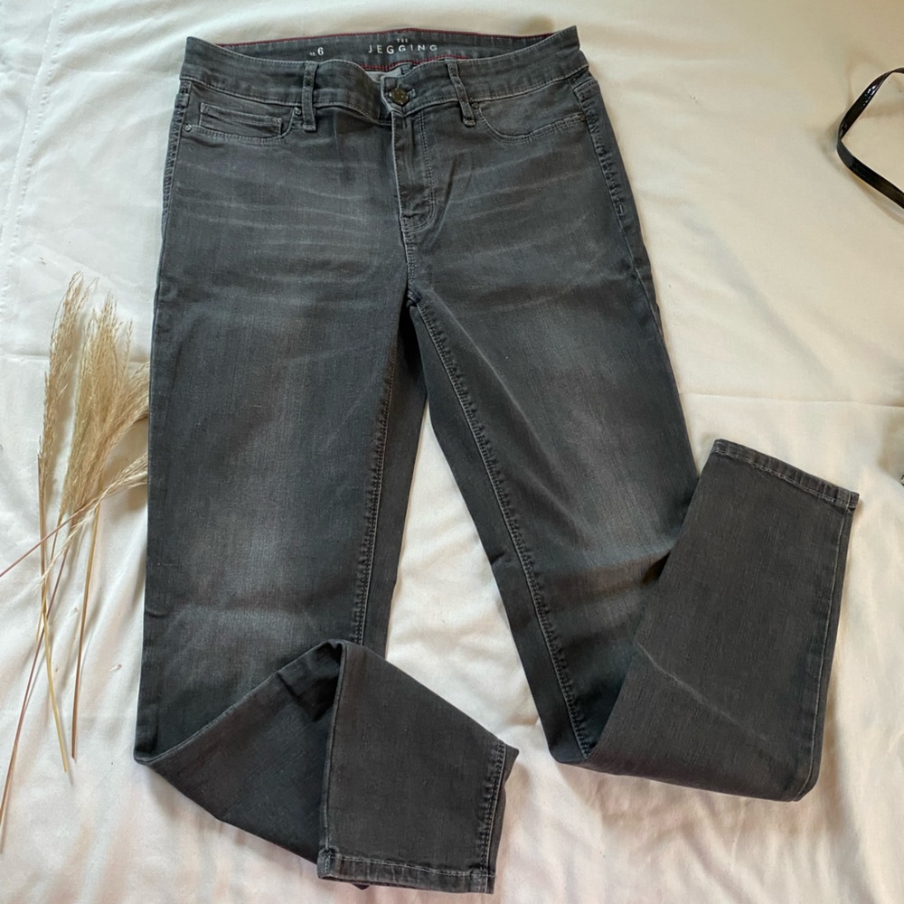 White house black market the jeggings dark wash women size 6 women classic rise